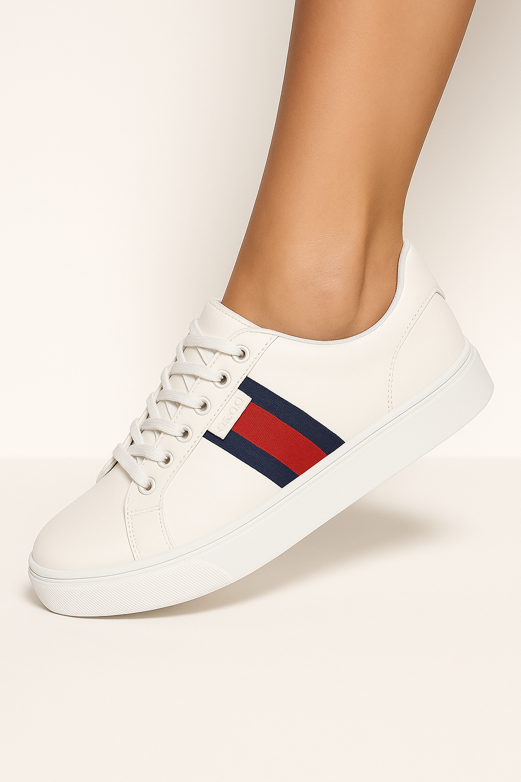 Le Viotto Women’s white sneakers