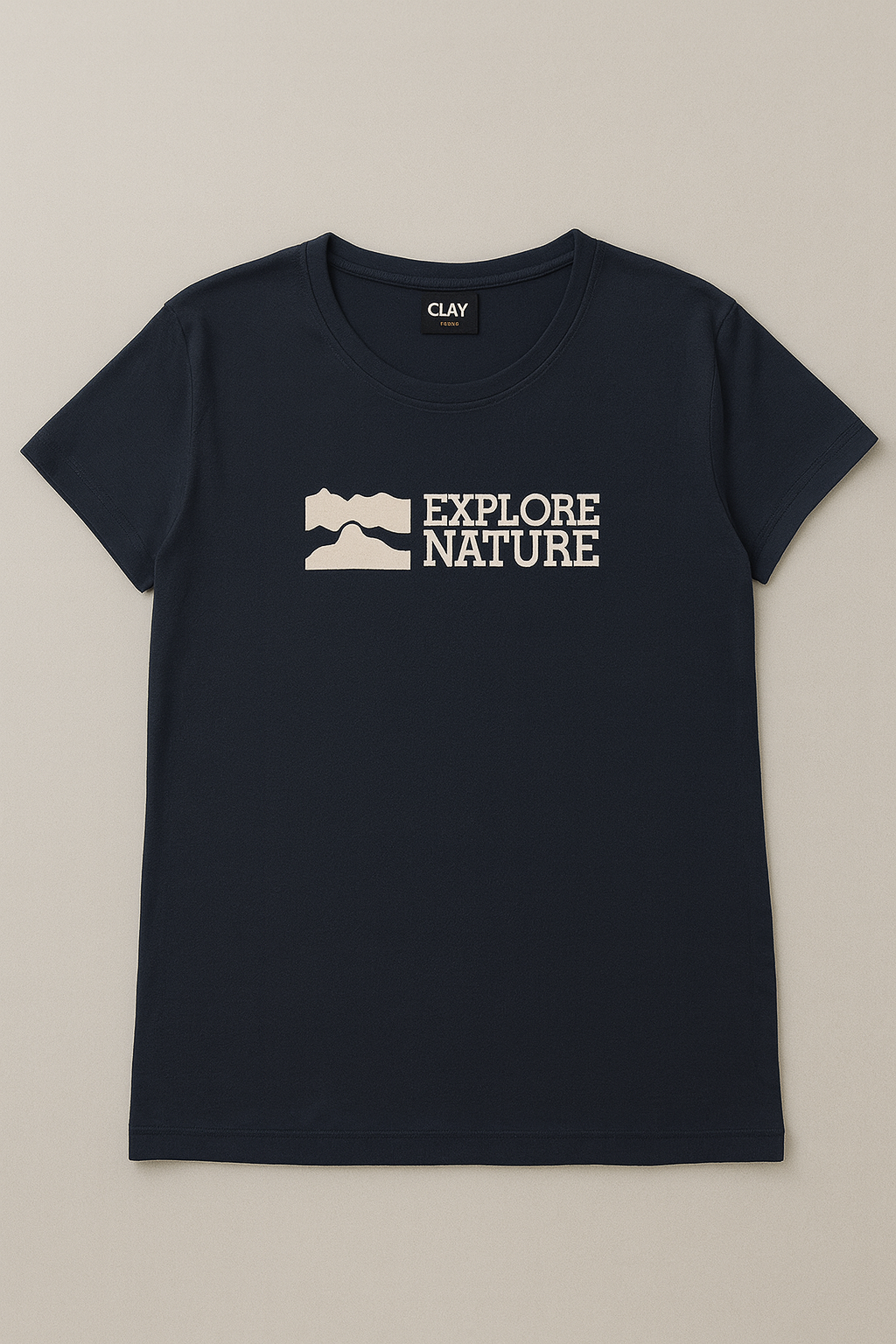 تيشيرت أزرق داكن مطبوع عليه عبارة "استكشف الطبيعة"